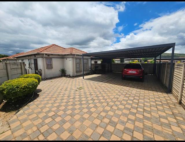 3 BEDROOM TOWNHOUSE FOR SALE IN ANDEON